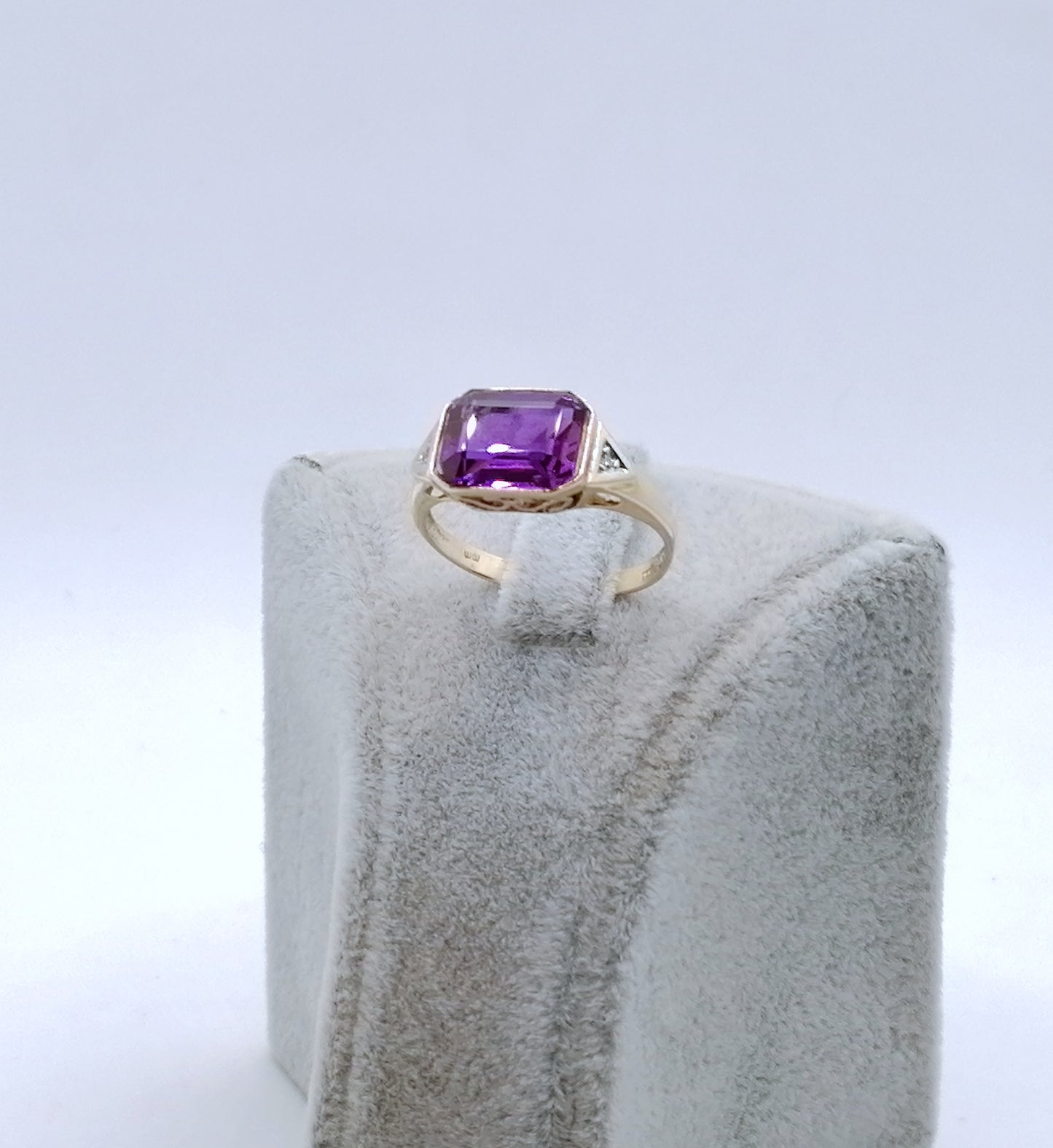 Ring Gold 333er mit Saphir und Diamantsplitter Gr. 55