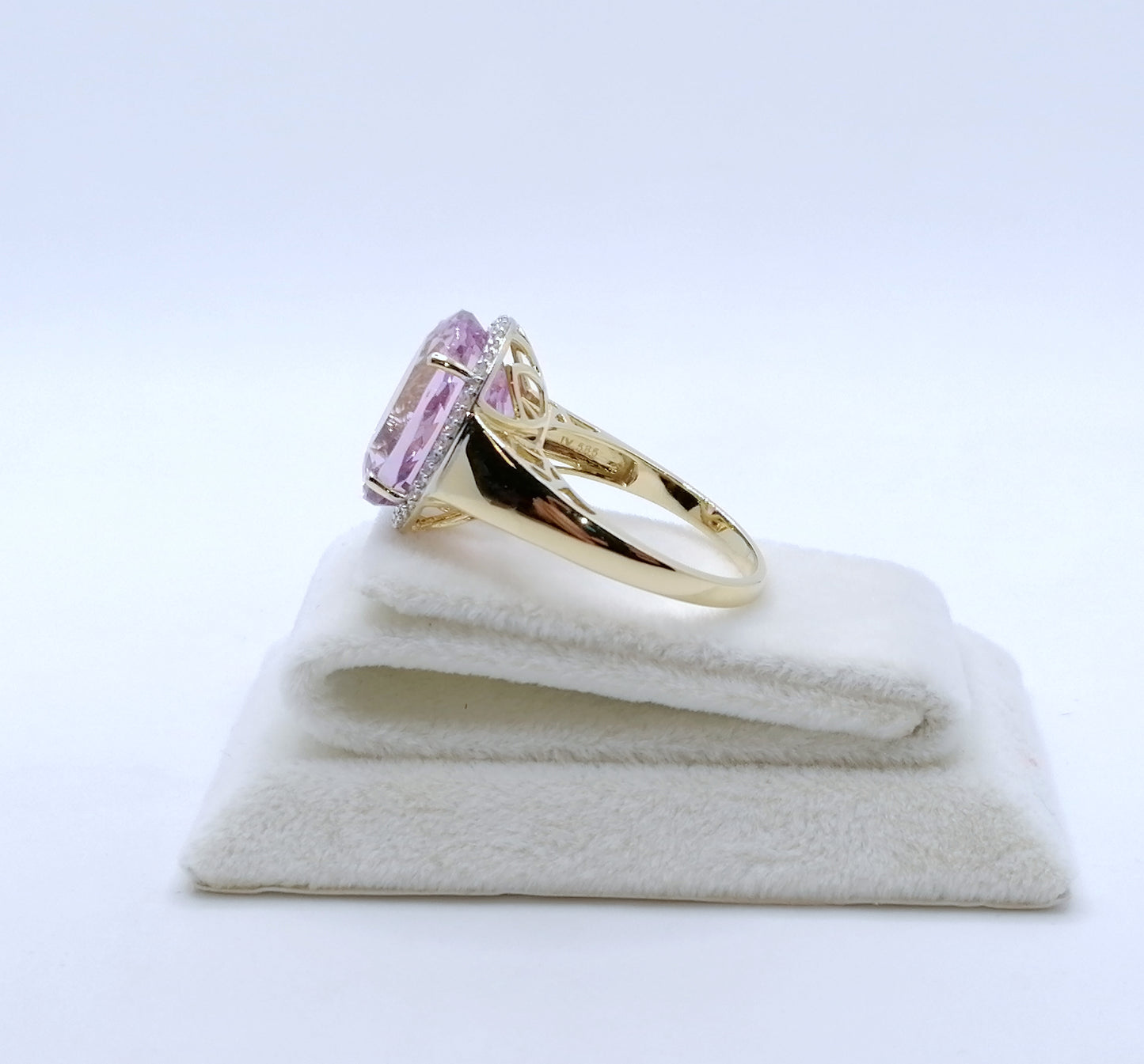 Ring Gold 585er mit Kunzit und Diamanten Harry Ivens