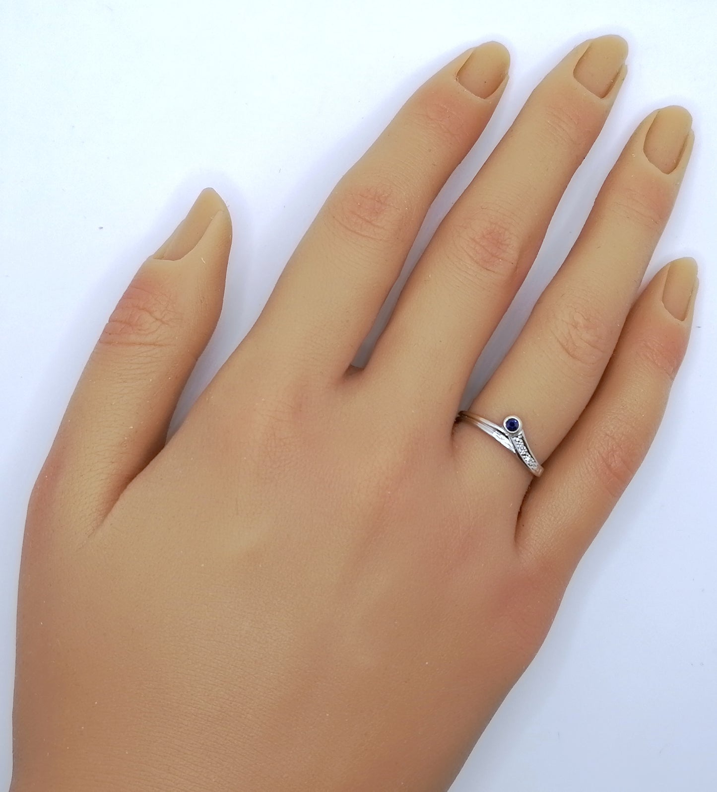 Ring Weißgold 585er mit Saphir und Diamantsplitter Gr. 49
