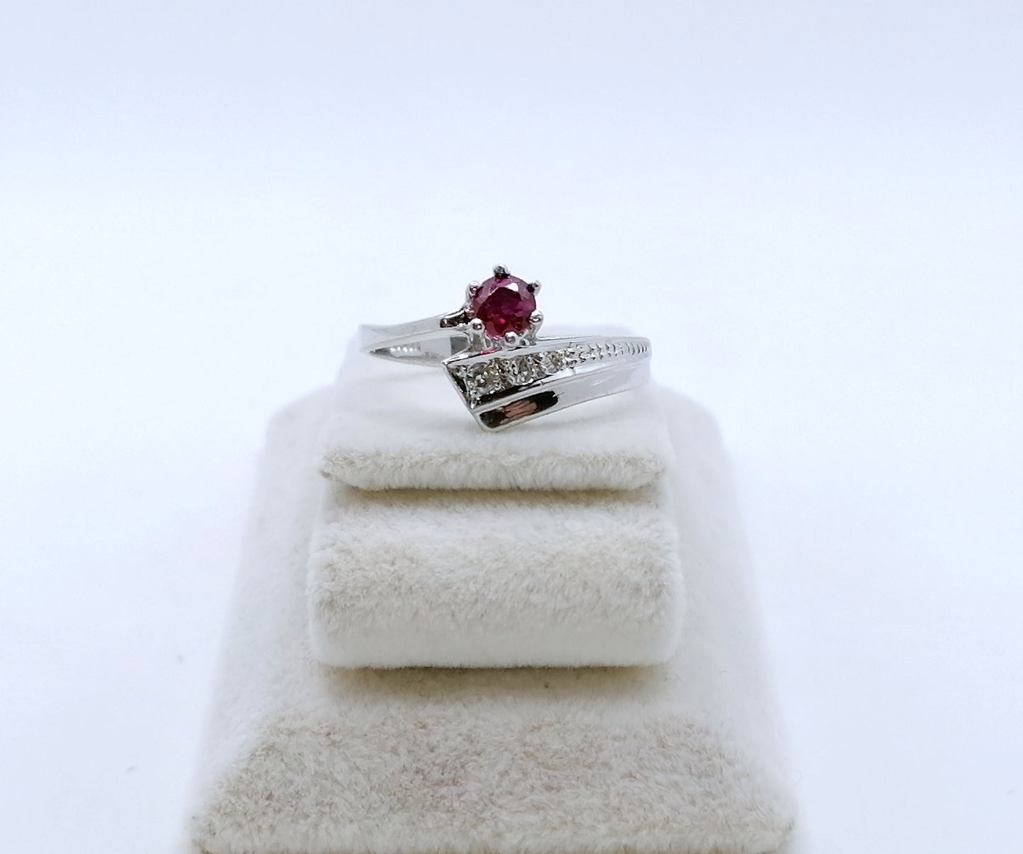 Ring Gold 585er mit Rubin und Diamanten