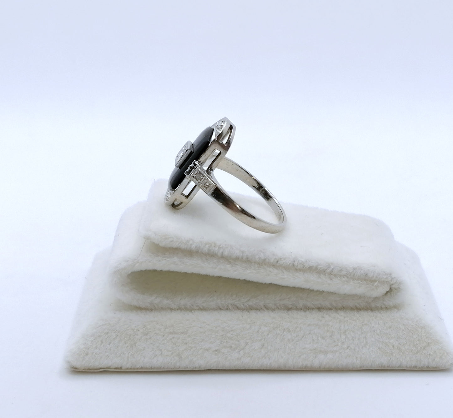 Ring Art Deco 585er Weißgold mit Onyx und Brillant Gr. 53