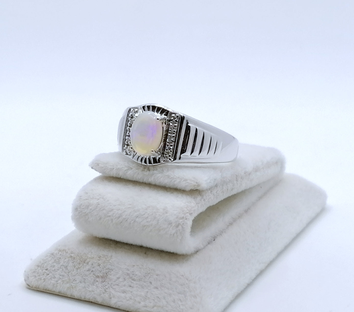 Ring Gold 375er mit Opal und Diamantsplitter Weißgold