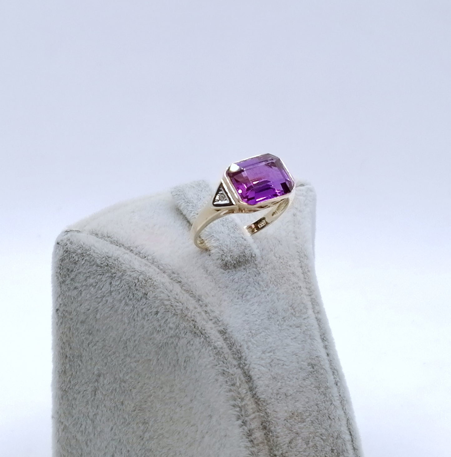 Ring Gold 333er mit Saphir und Diamantsplitter Gr. 55