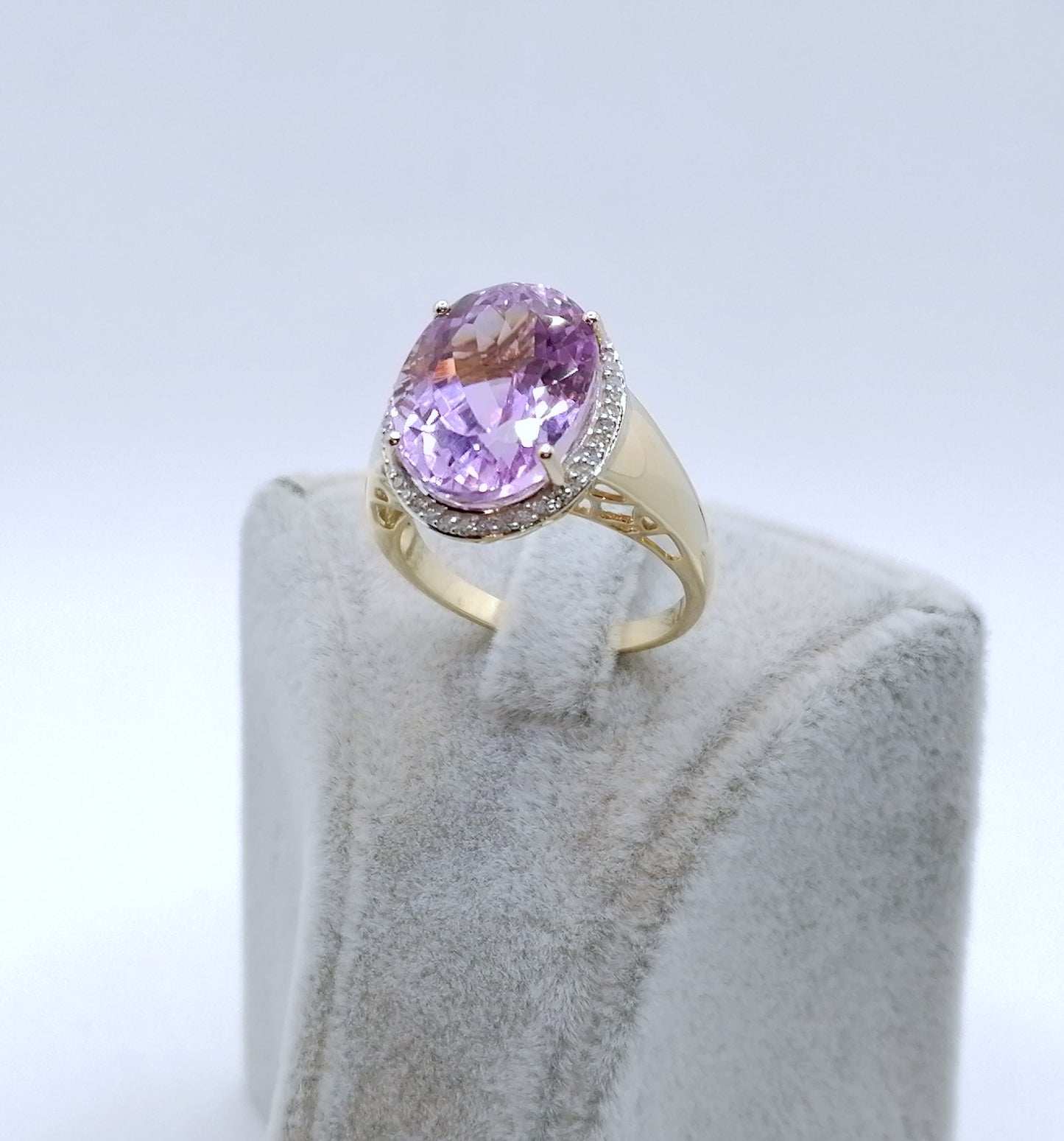 Ring Gold 585er mit Kunzit und Diamanten Harry Ivens