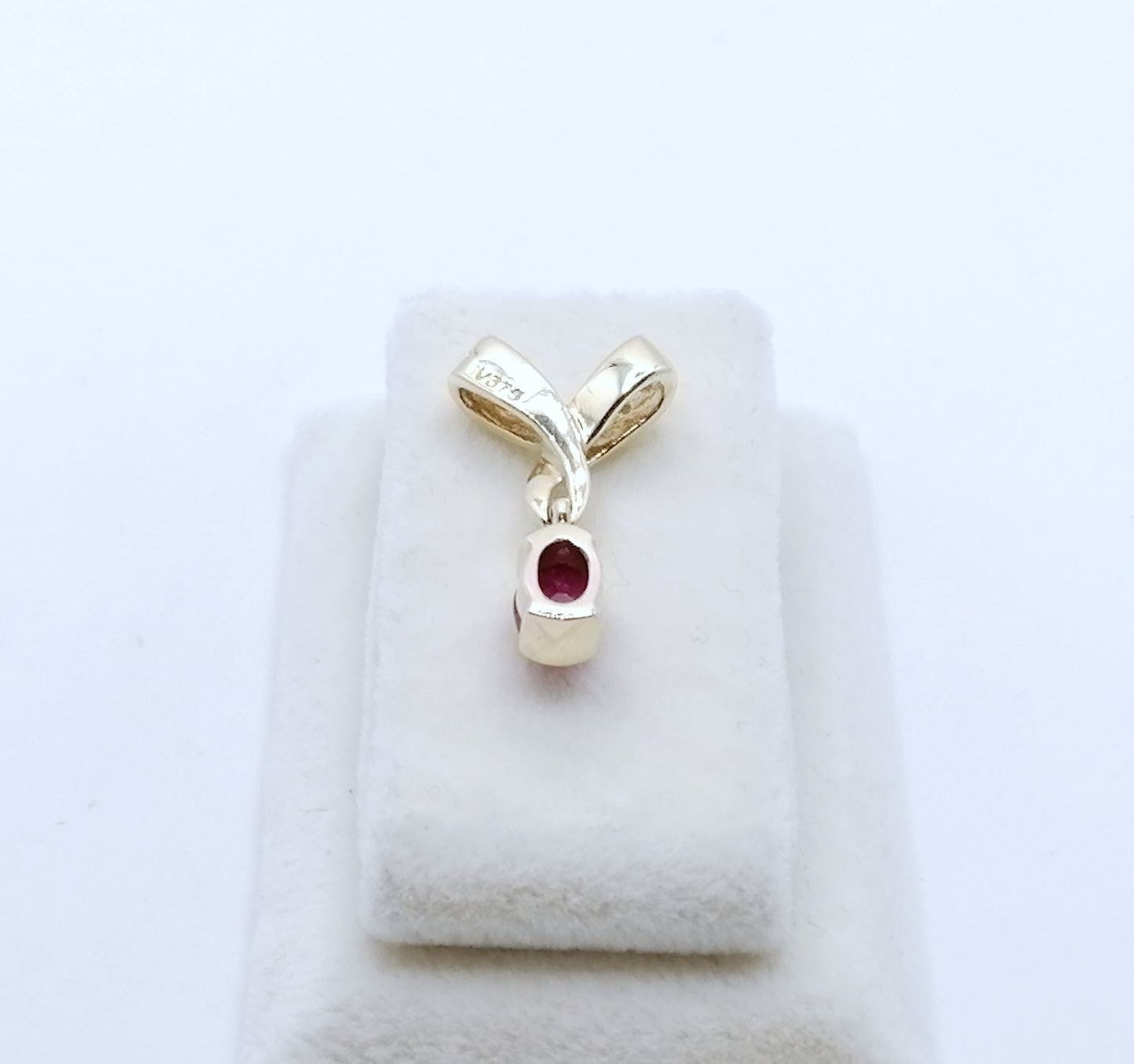 Anhänger 375er Gold mit Rubin Cabochon