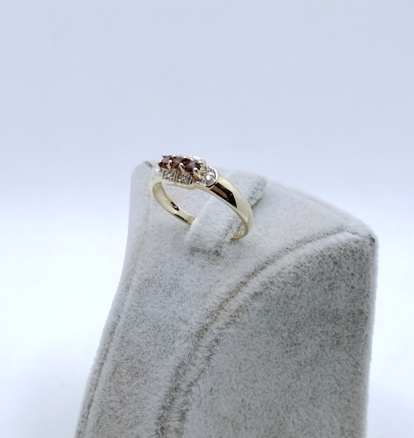 Ring Gold 375er mit Spinell und Diamantsplitter Gr. 57