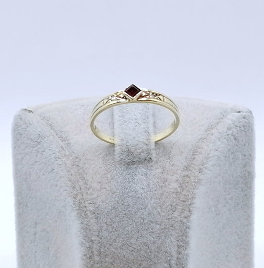 Ring Gold 585er mit Rubin und Diamantsplitter Gr. 53