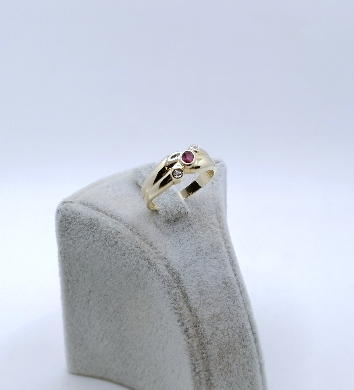 Ring Gold 585er mit Rubin und Diamantsplitter Gr. 60