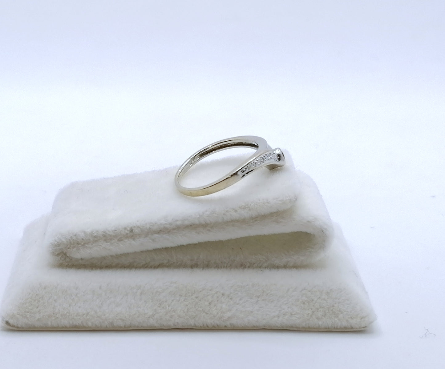 Ring Weißgold 585er mit Saphir und Diamantsplitter Gr. 49