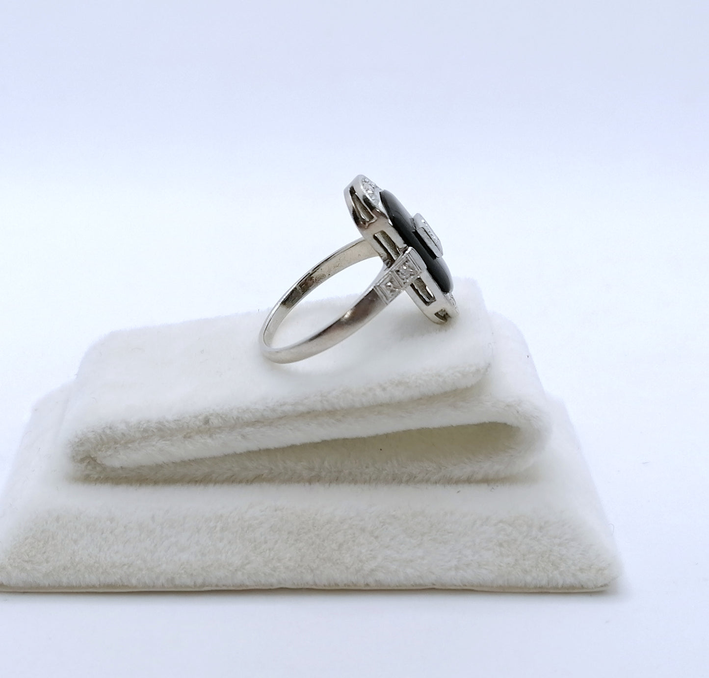 Ring Art Deco 585er Weißgold mit Onyx und Brillant Gr. 53