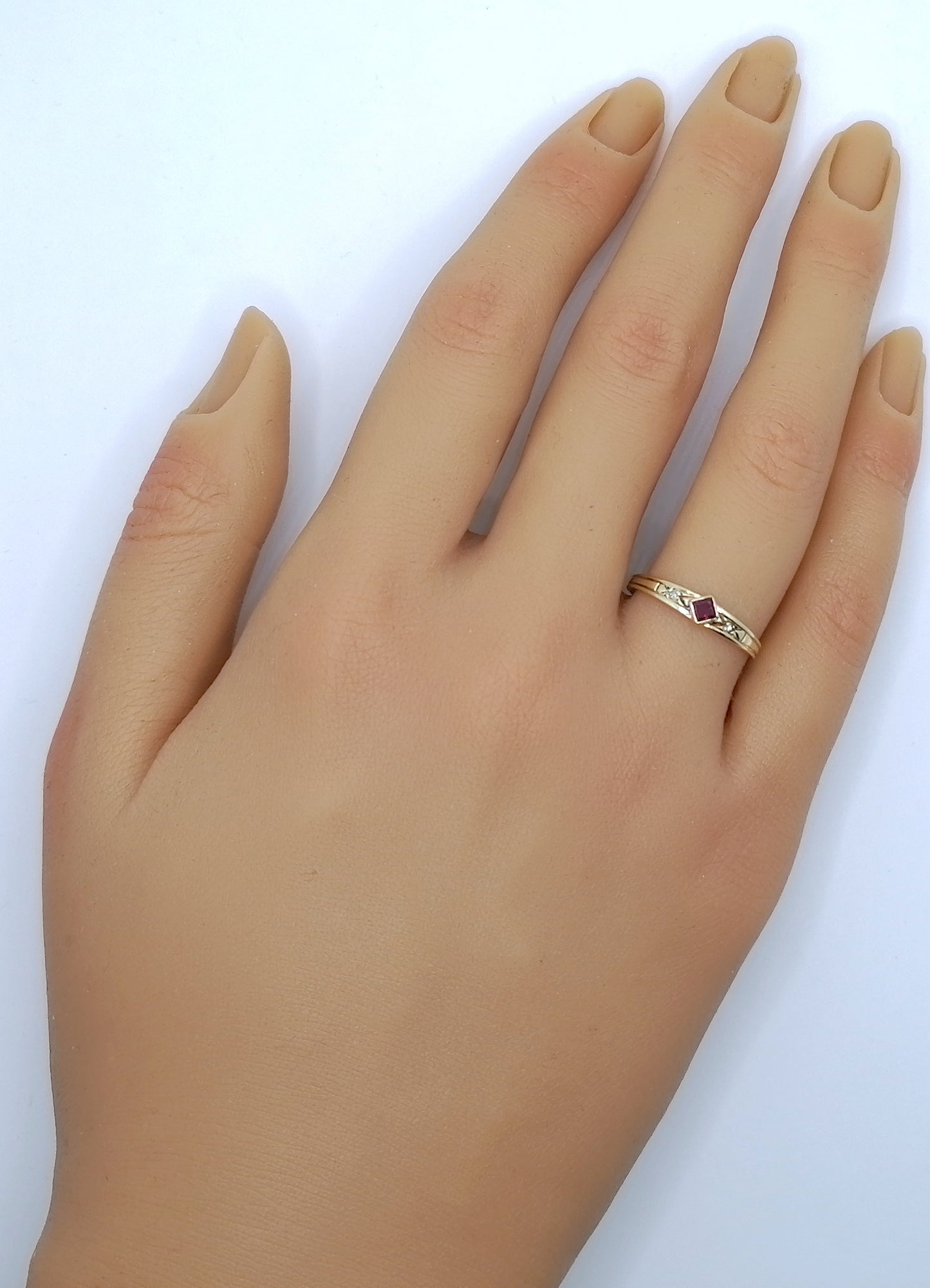 Ring Gold 585er mit Rubin und Diamantsplitter Gr. 53