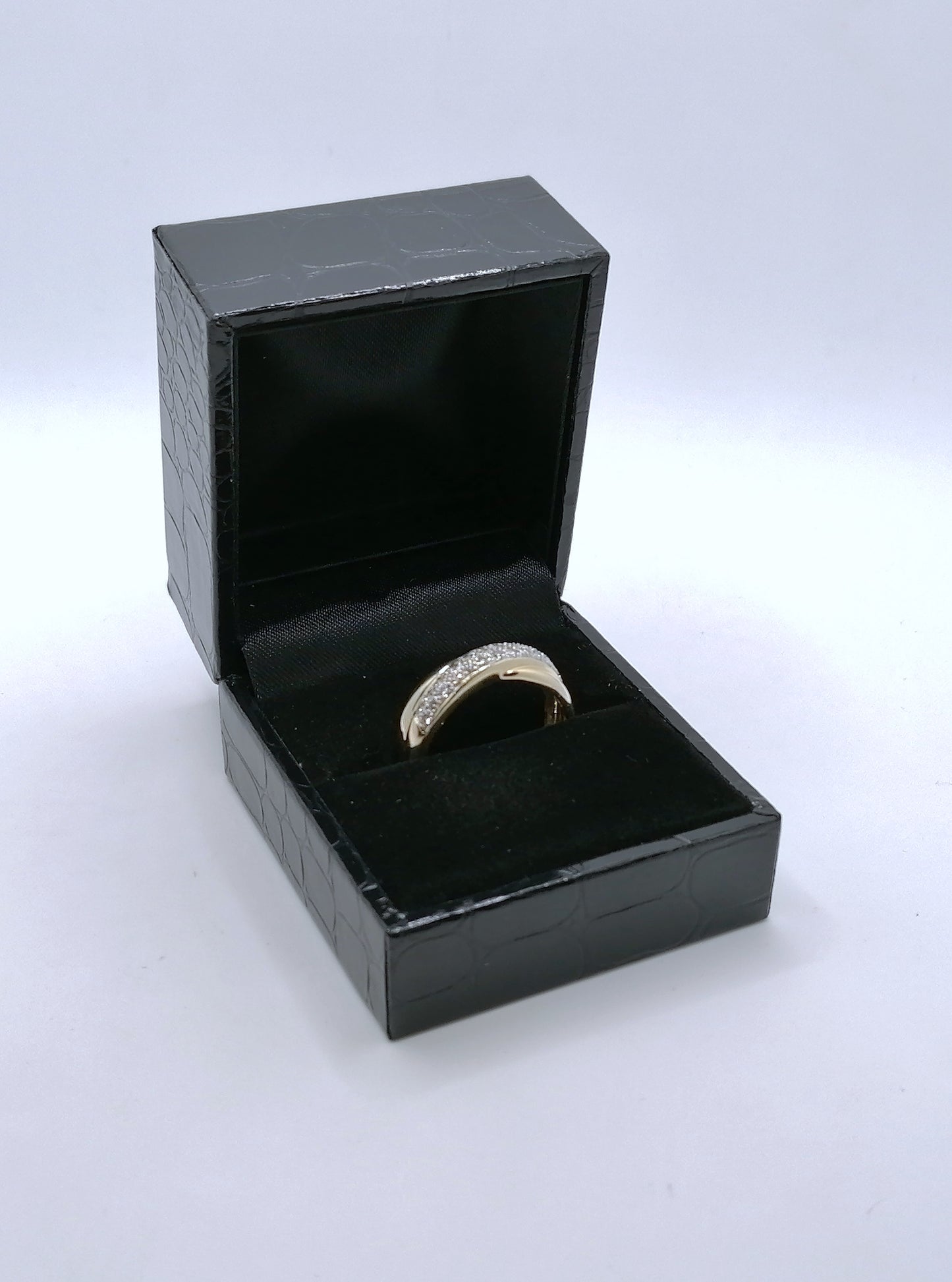Ring Gold 585er mit funkelnden Diamanten Gr. 57
