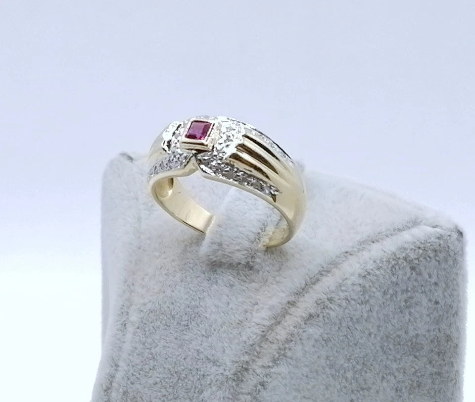 Ring Gold 585er mit Rubin und Diamanten Gr. 57