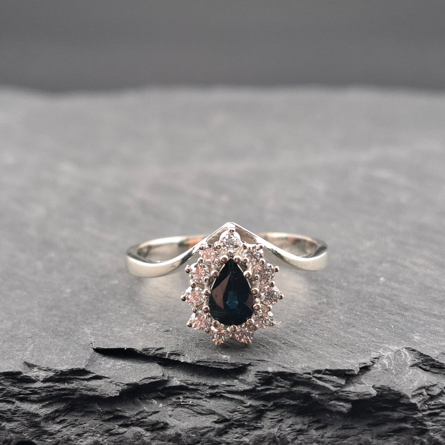 Ring Weißgold mit Saphir und Brillanten Gr. 63
