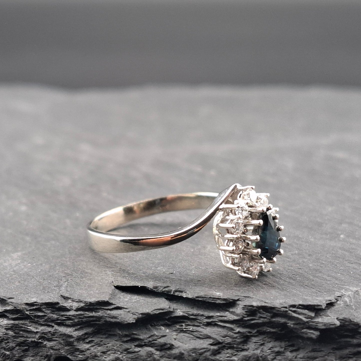 Ring Weißgold mit Saphir und Brillanten Gr. 63