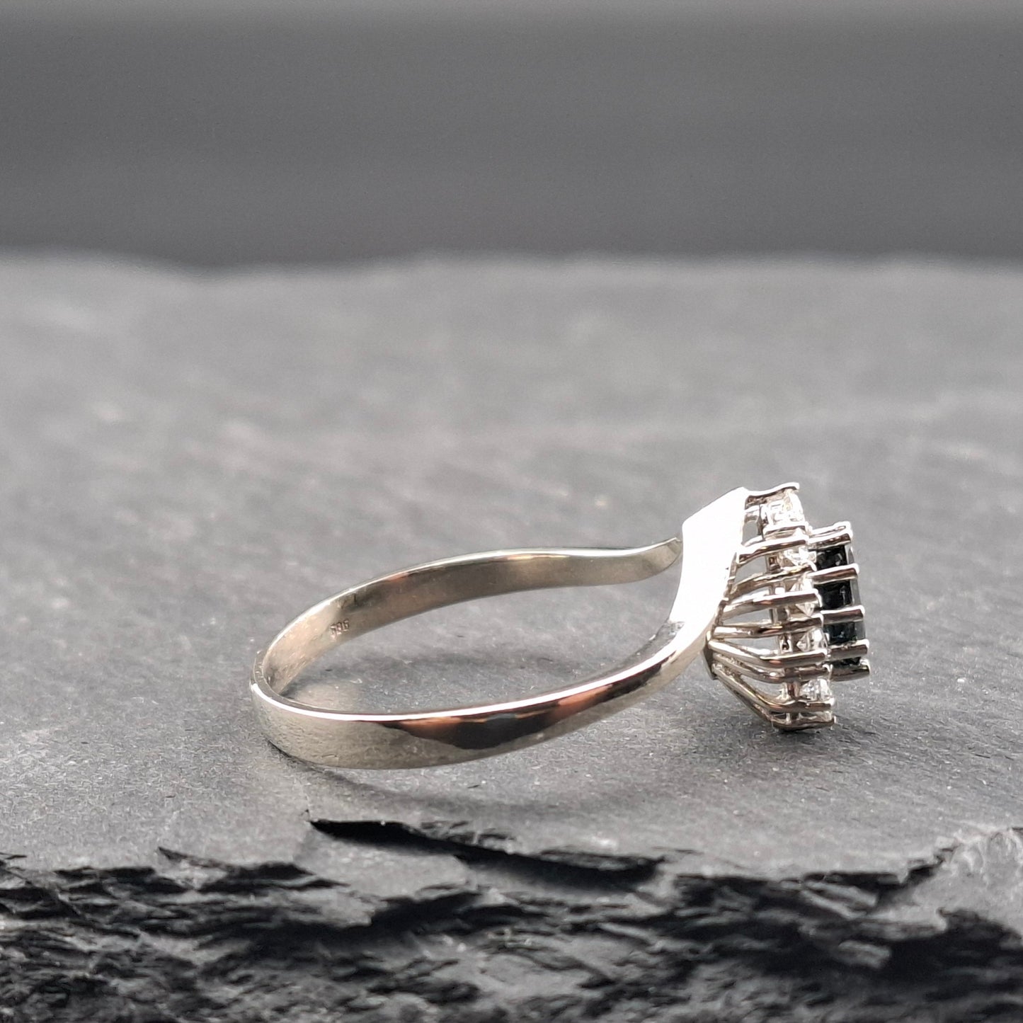 Ring Weißgold mit Saphir und Brillanten Gr. 63