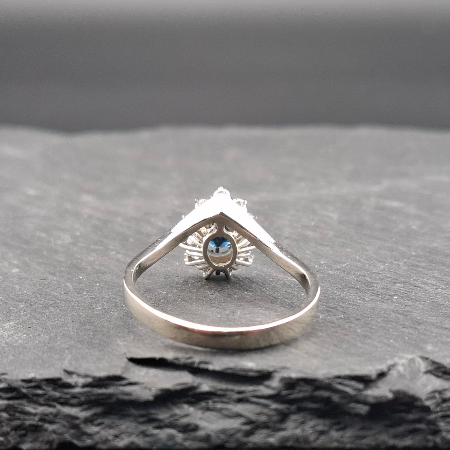 Ring Weißgold mit Saphir und Brillanten Gr. 63