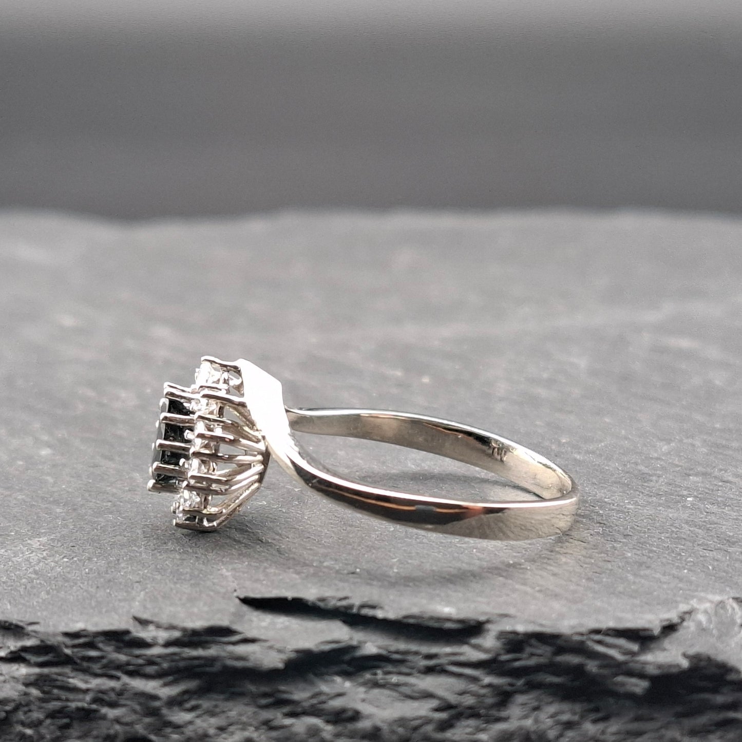 Ring Weißgold mit Saphir und Brillanten Gr. 63