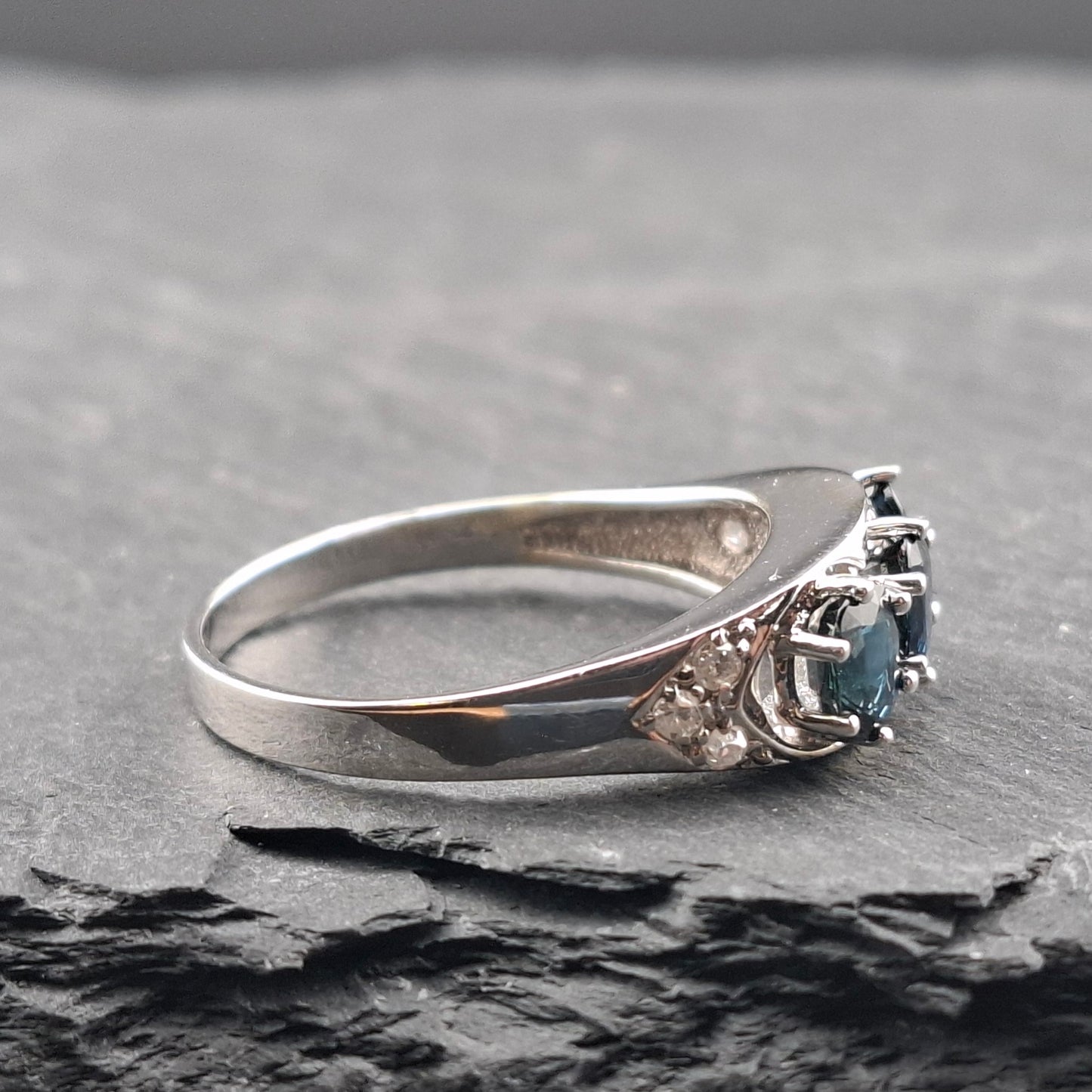 Weißgold Ring mit Saphiren und Diamanten Gr. 63