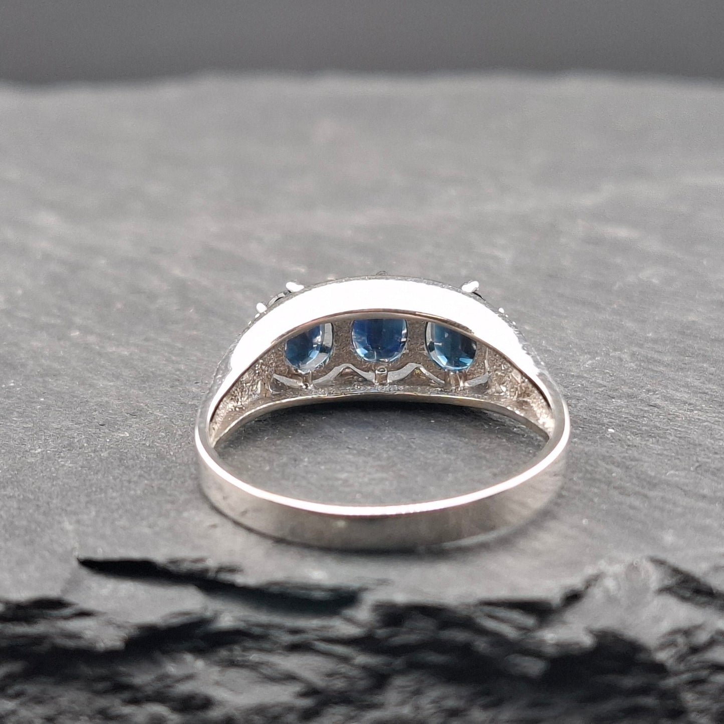 Weißgold Ring mit Saphiren und Diamanten Gr. 63