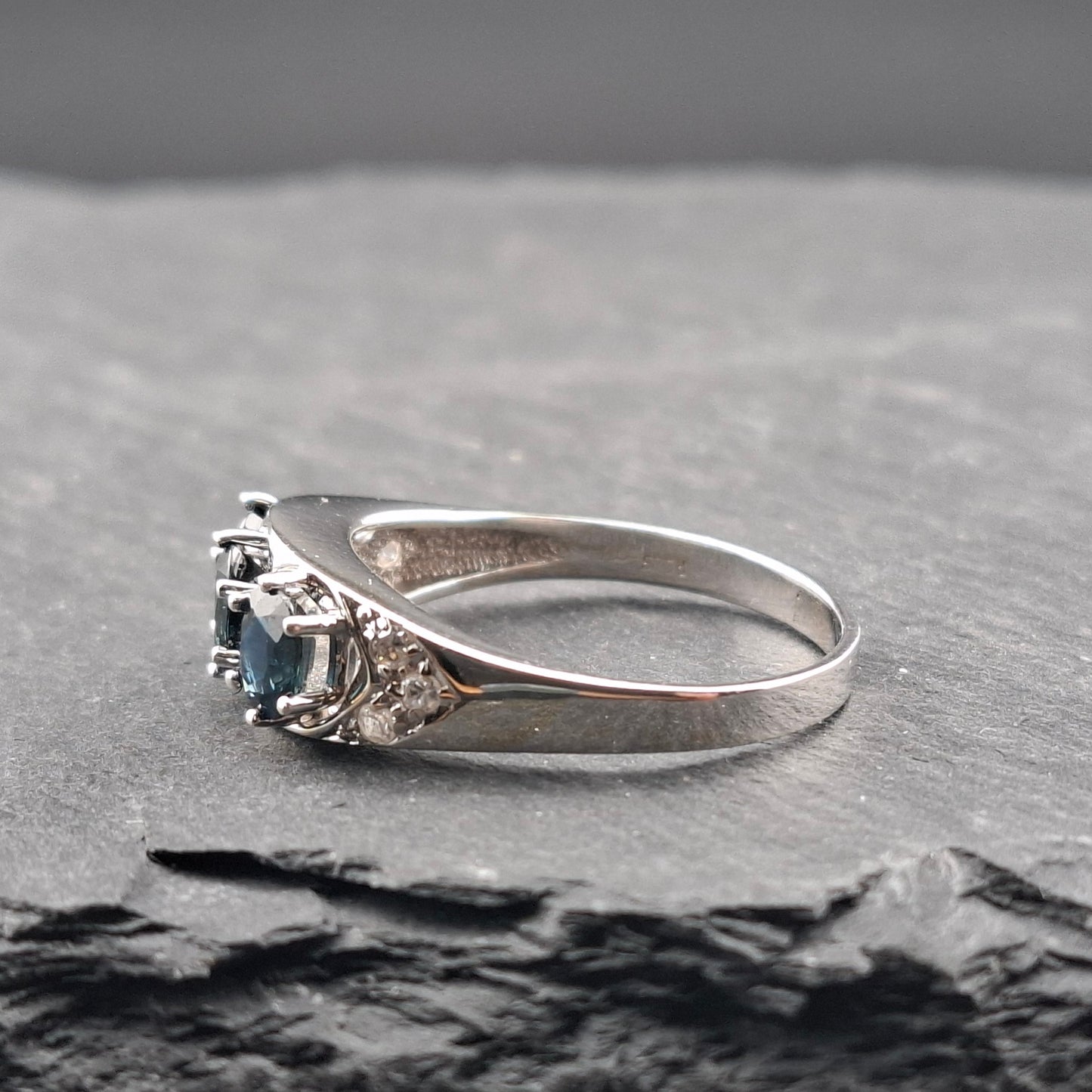 Weißgold Ring mit Saphiren und Diamanten Gr. 63