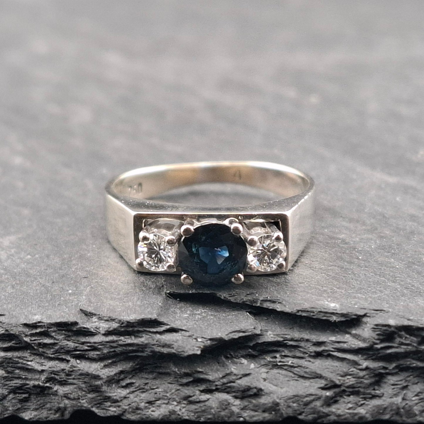 Ring Weißgold 750 mit Saphir und Brillanten