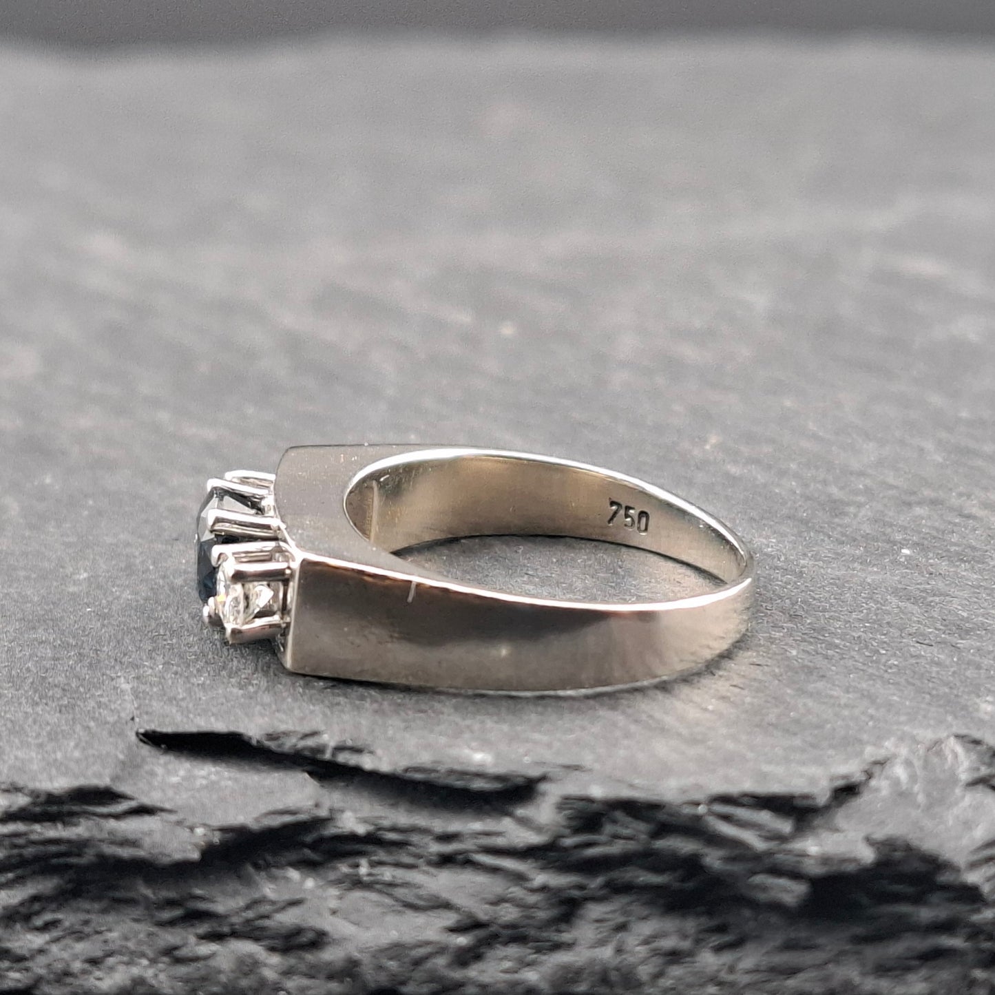 Ring Weißgold 750 mit Saphir und Brillanten
