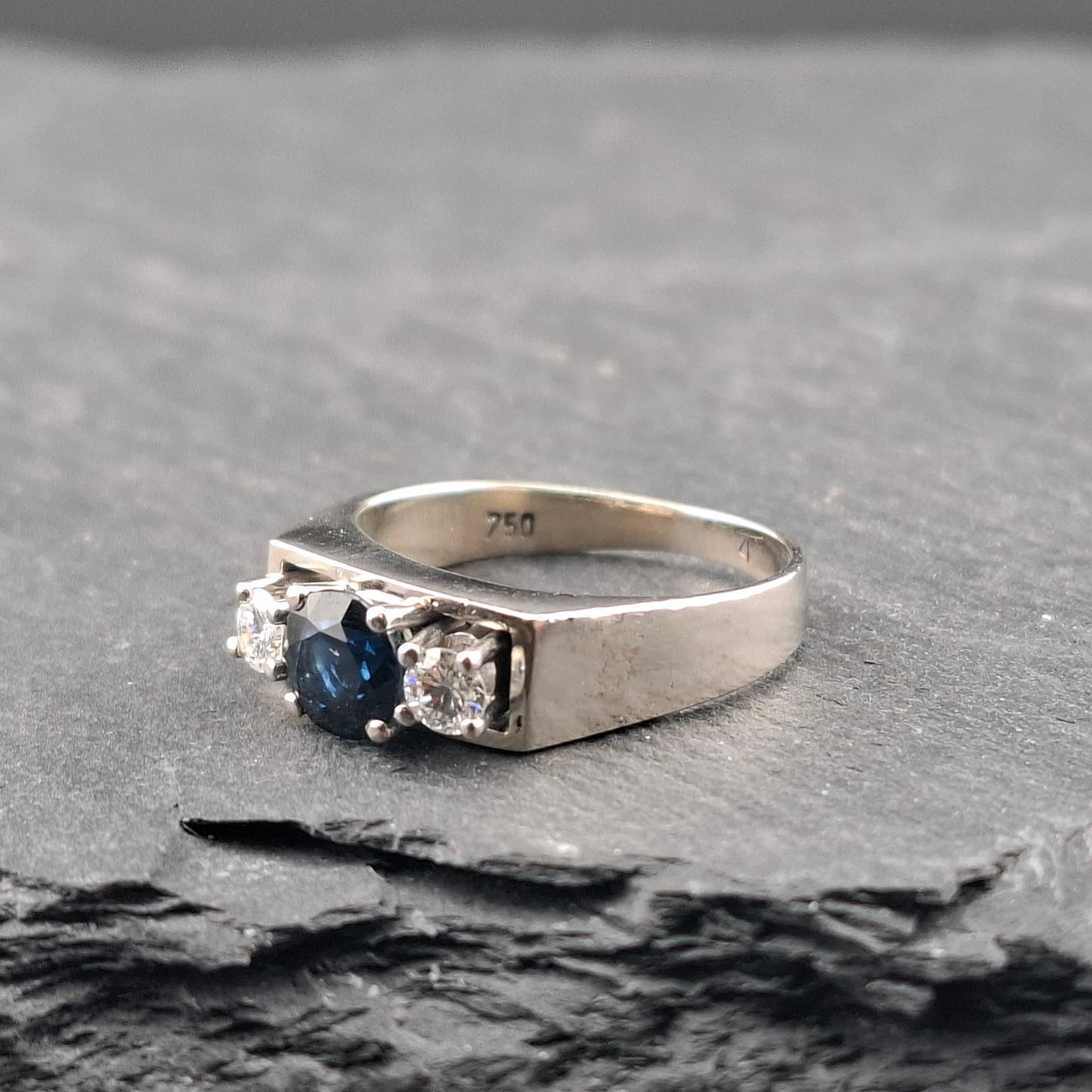 Ring Weißgold 750 mit Saphir und Brillanten
