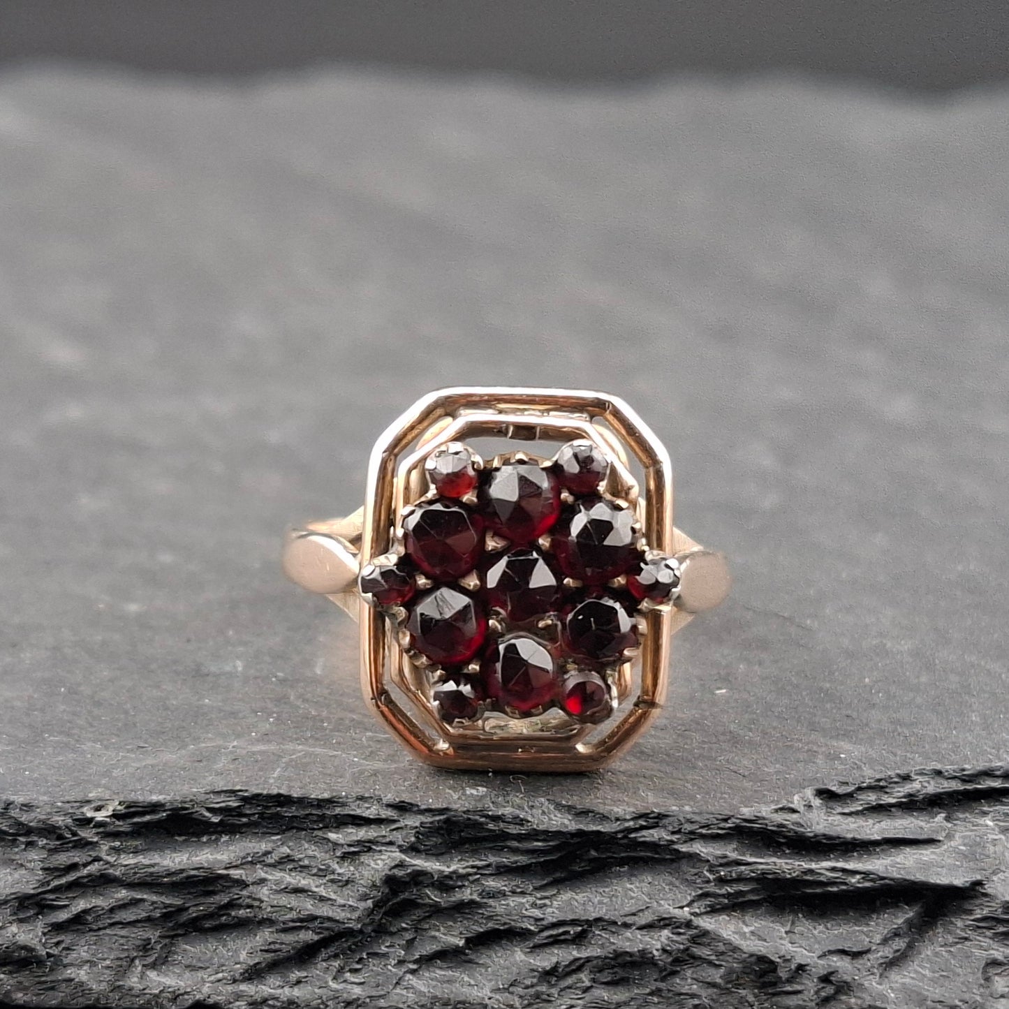 Ring Gold 333er Rotgold mit Granatstein