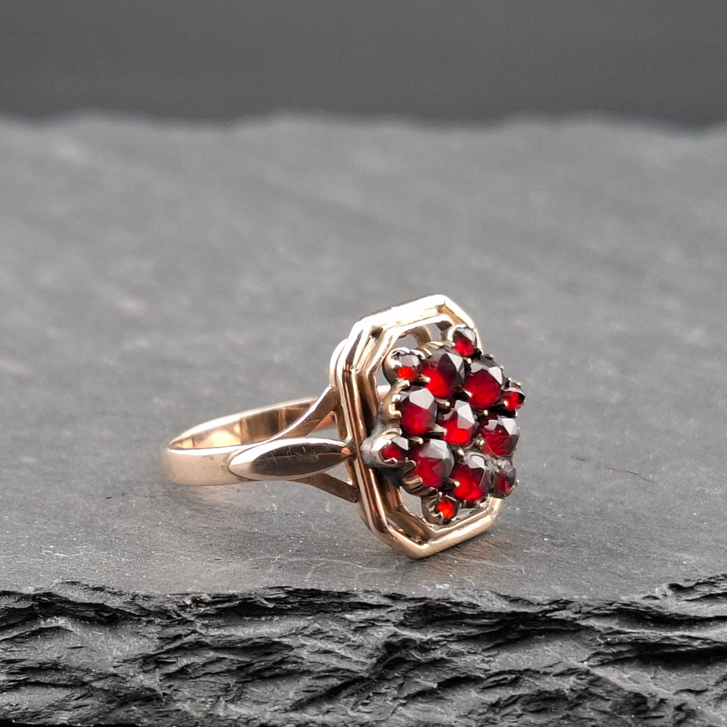 Ring Gold 333er Rotgold mit Granatstein