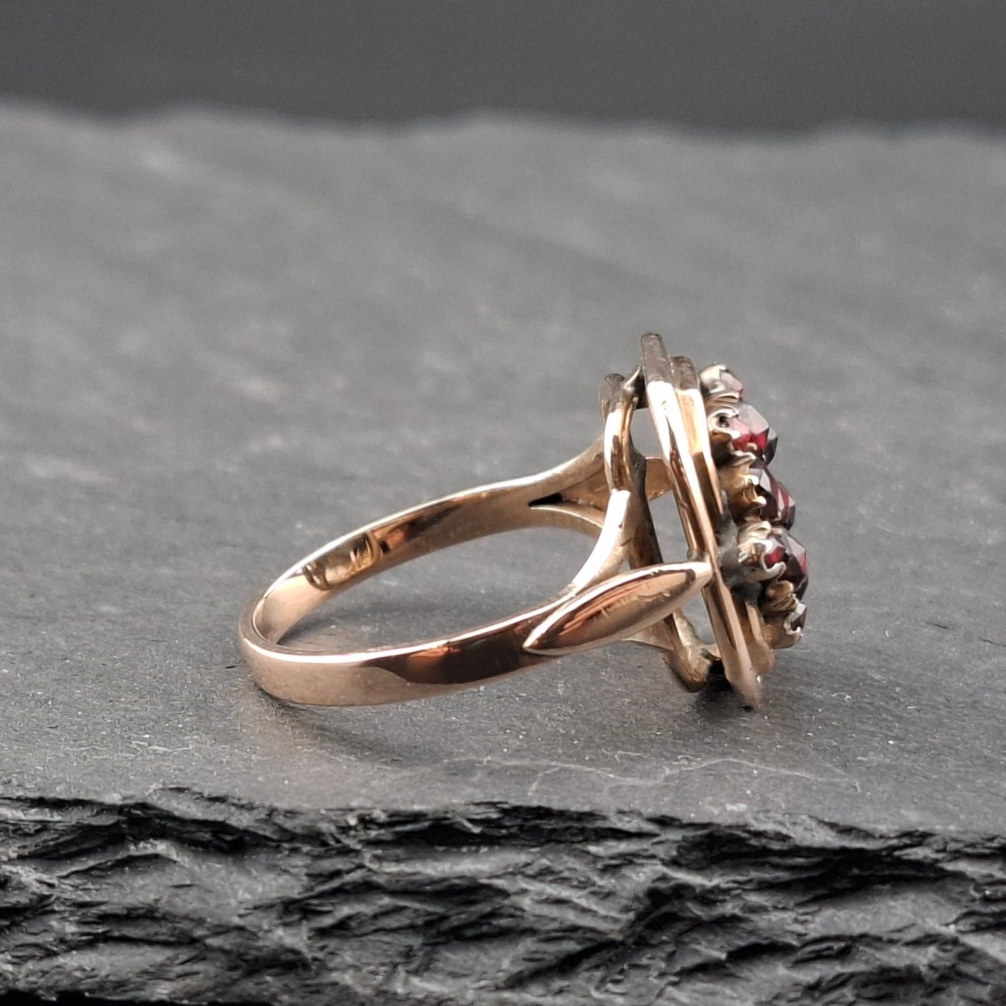 Ring Gold 333er Rotgold mit Granatstein