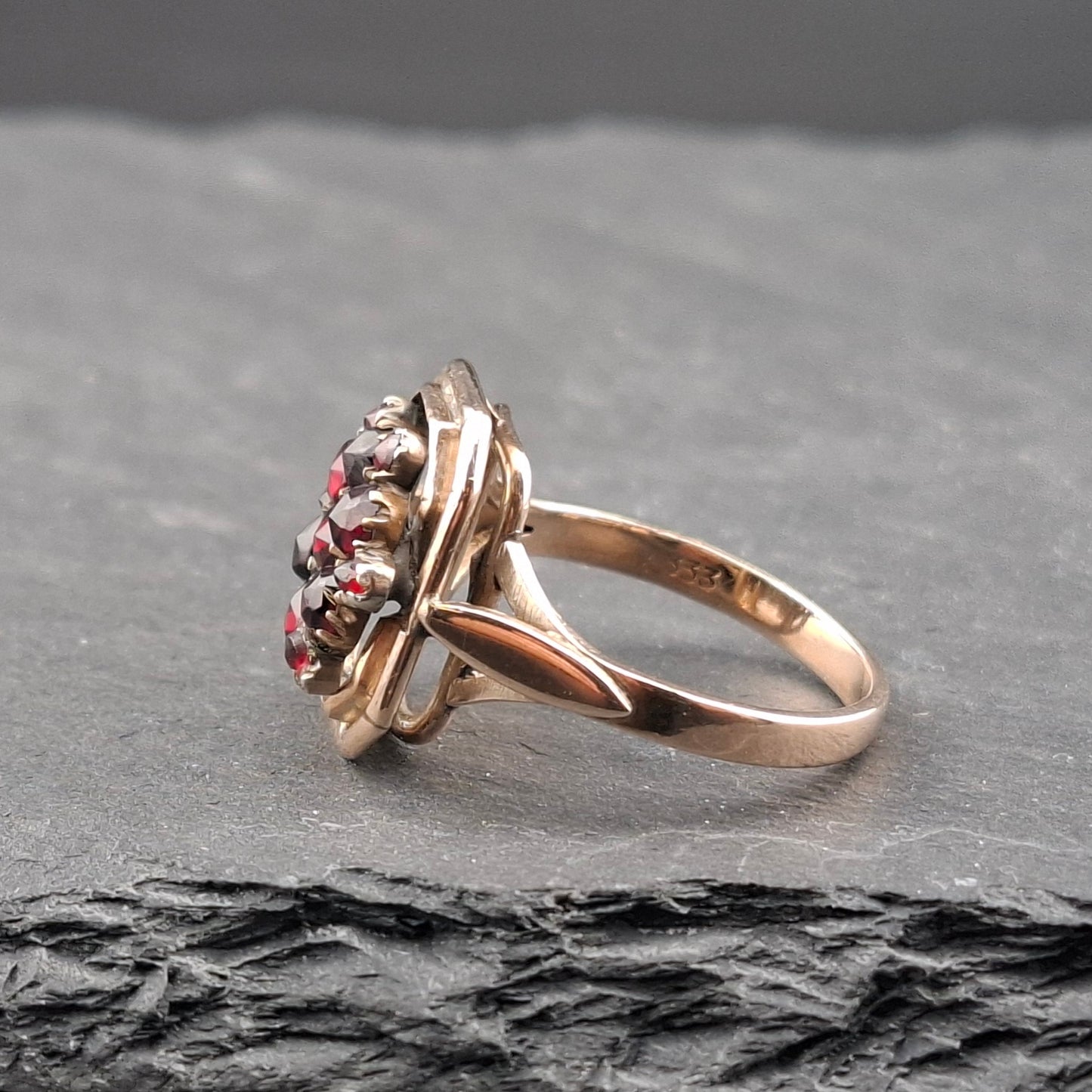 Ring Gold 333er Rotgold mit Granatstein