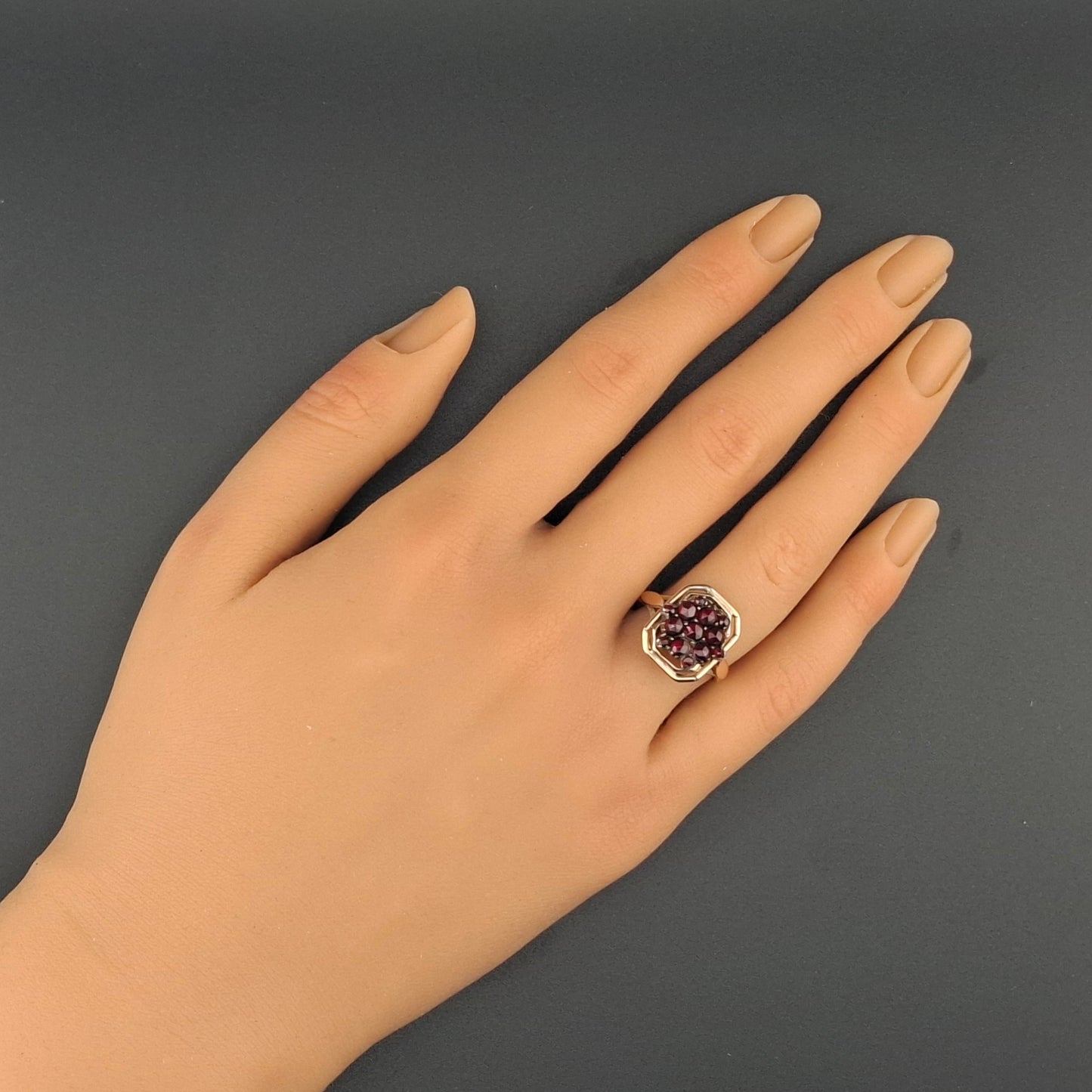 Ring Gold 333er Rotgold mit Granatstein