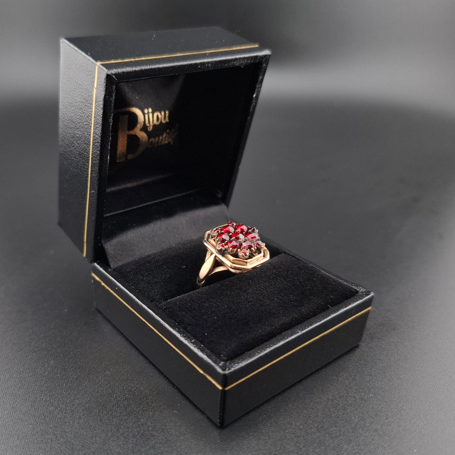 Ring Gold 333er Rotgold mit Granatstein