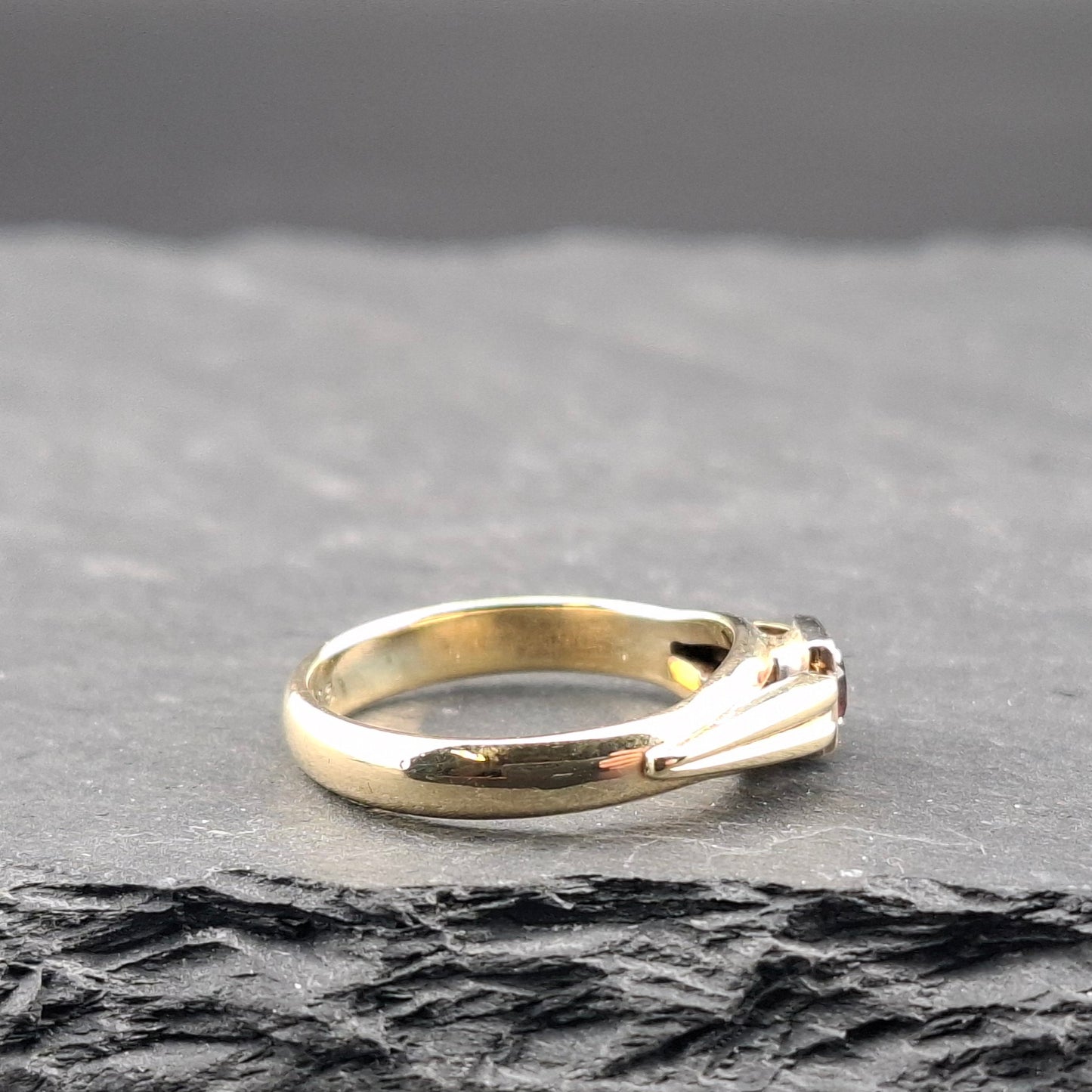 Ring Gold 585er mit Granatstein