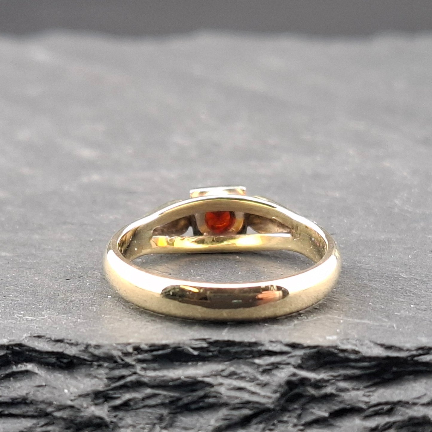 Ring Gold 585er mit Granatstein