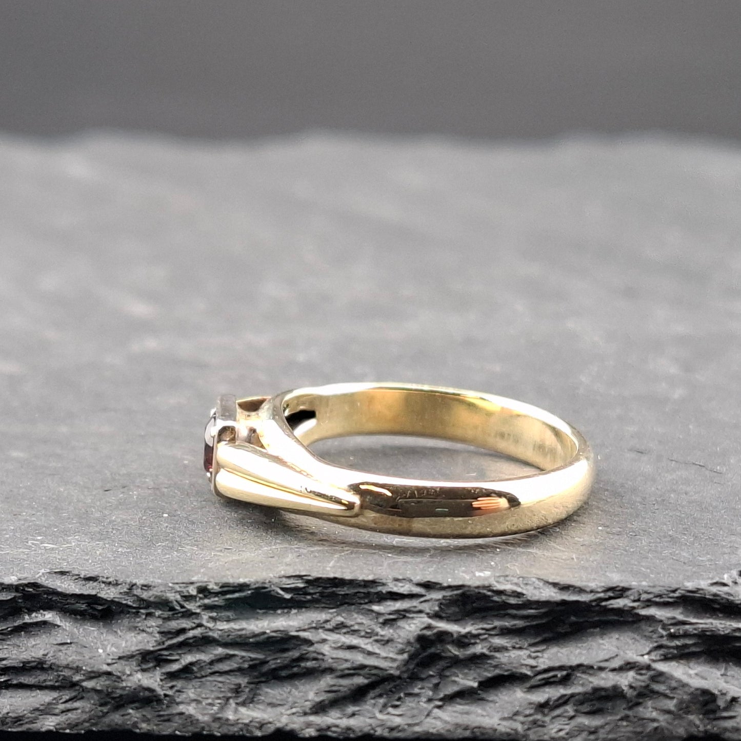 Ring Gold 585er mit Granatstein