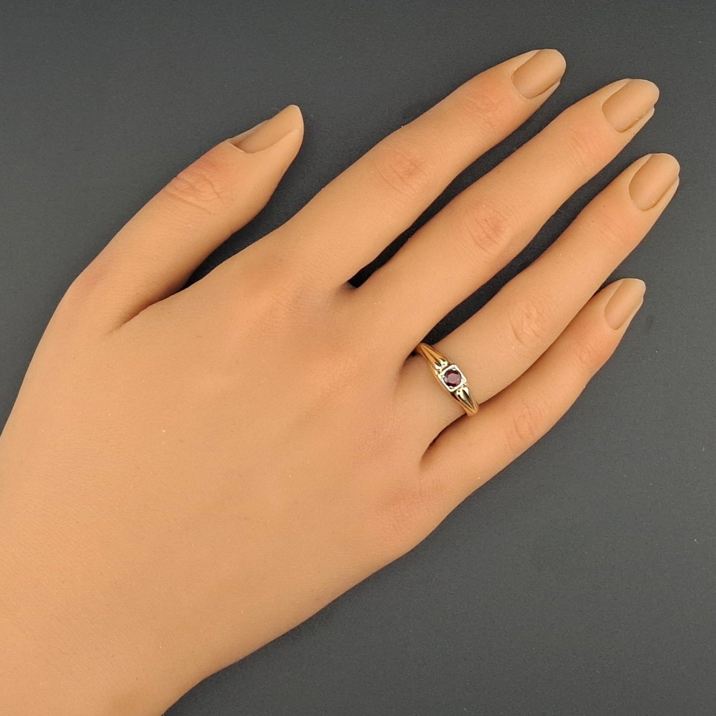 Ring Gold 585er mit Granatstein