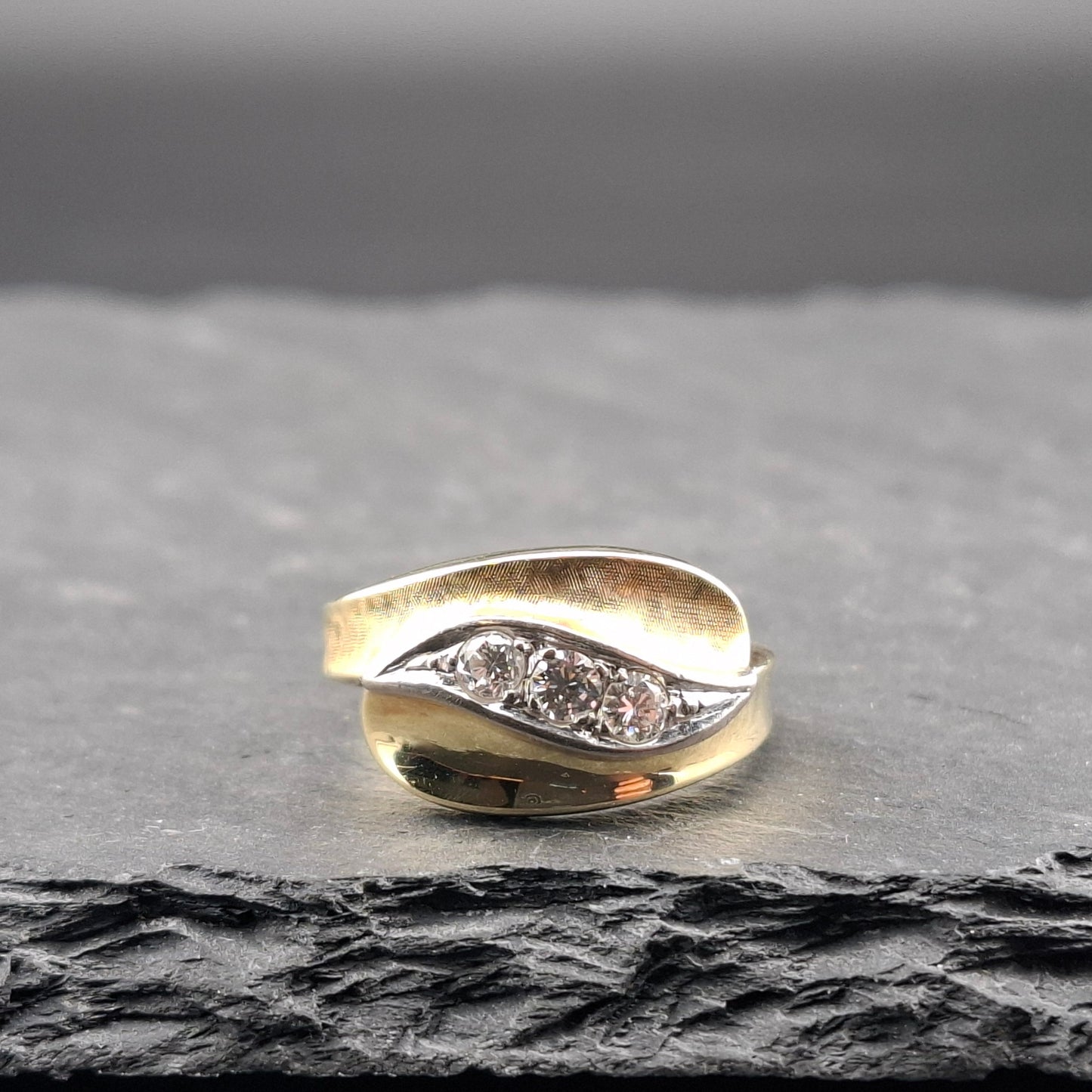 Vintage Goldring 585er mit lupenreinen Brillanten