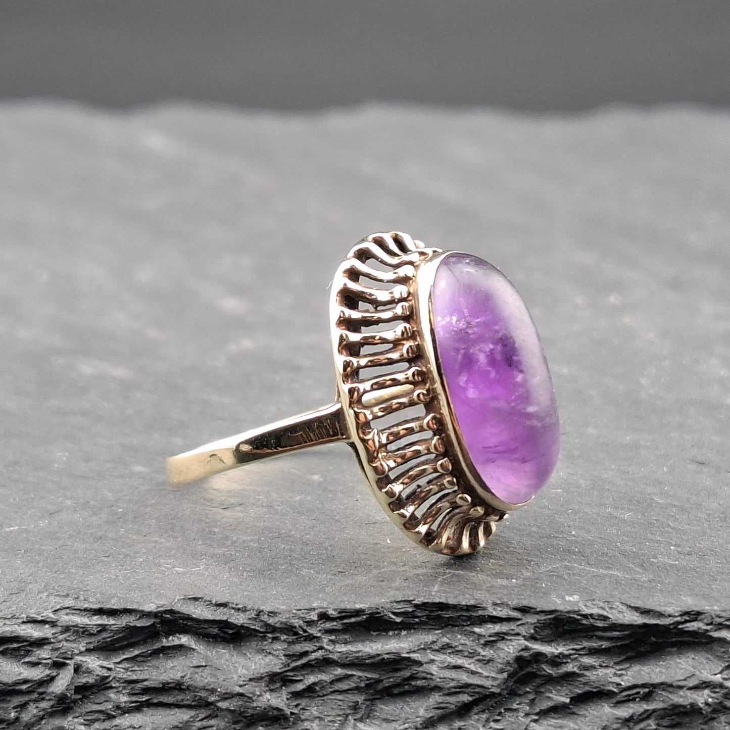 Vintage Amethyst Cabochon Goldring Gr. 56