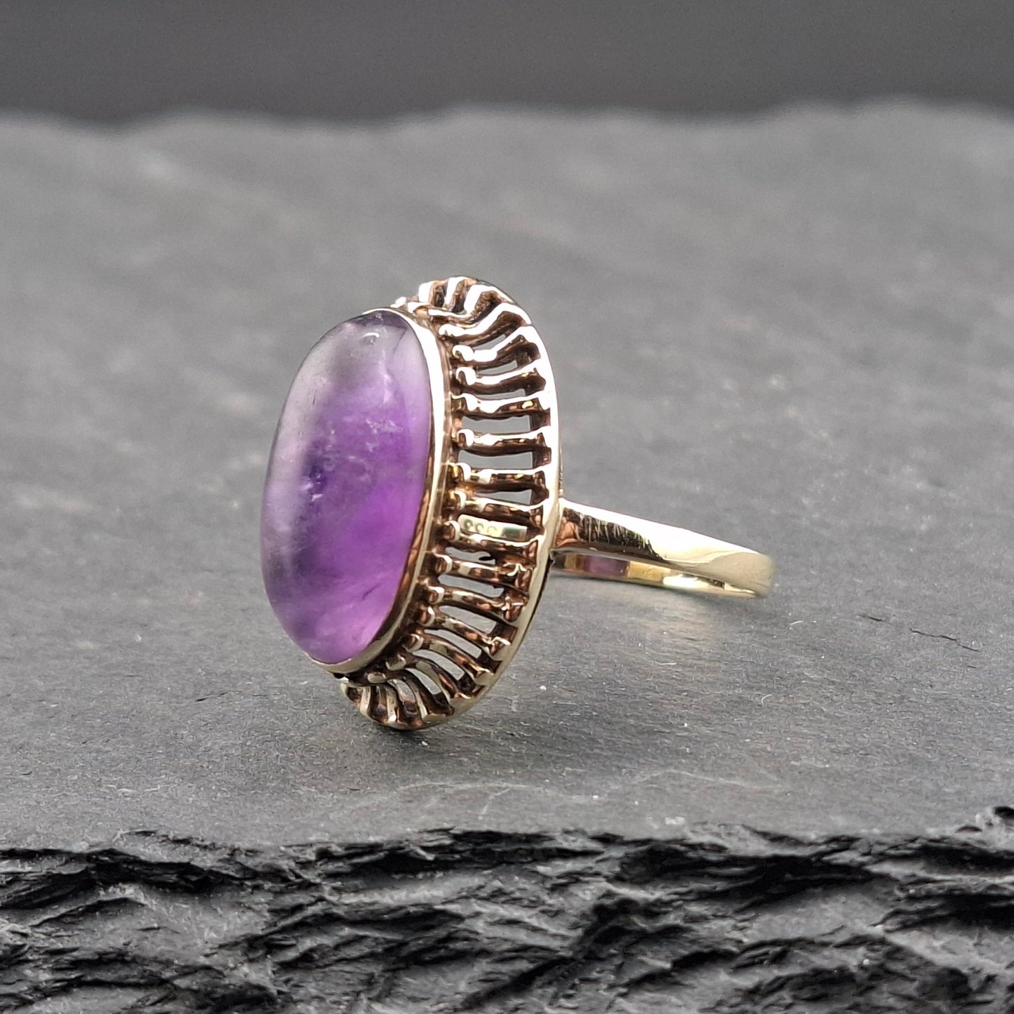 Vintage Amethyst Cabochon Goldring Gr. 56