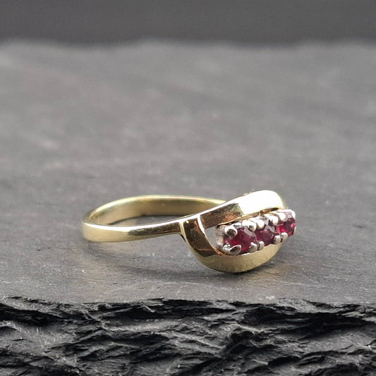 Ring Gold 585er mit Rubin Steinchen Gr. 53