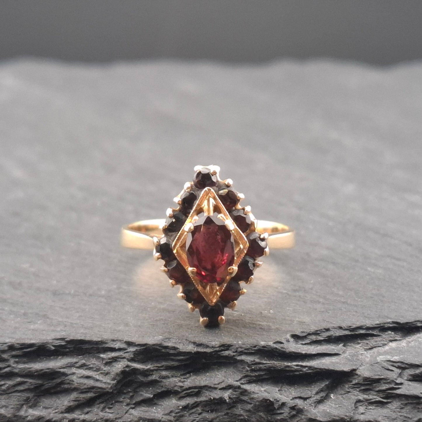 Vintage Granatstein Goldring 585er