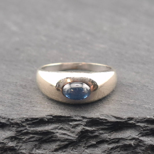Weißgold Damenring mit Saphir Cabochon