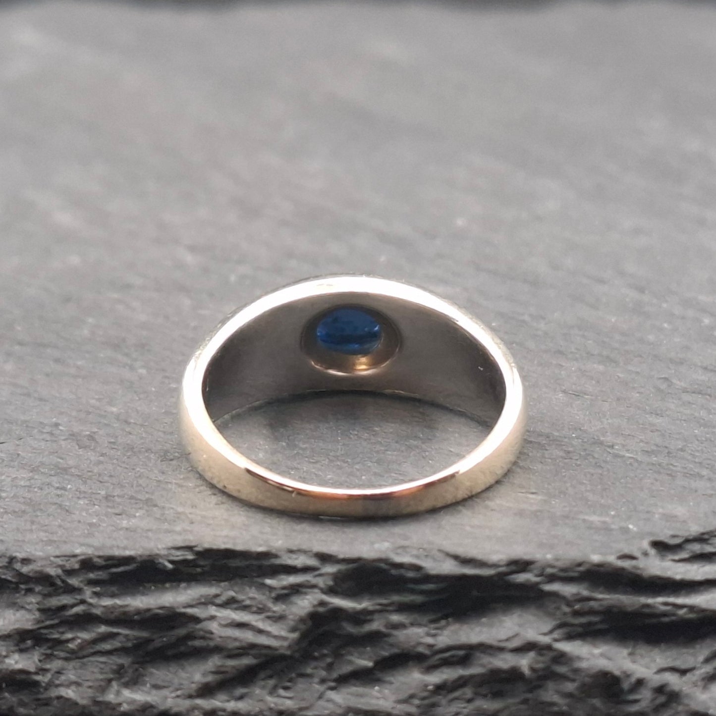 Weißgold Damenring mit Saphir Cabochon