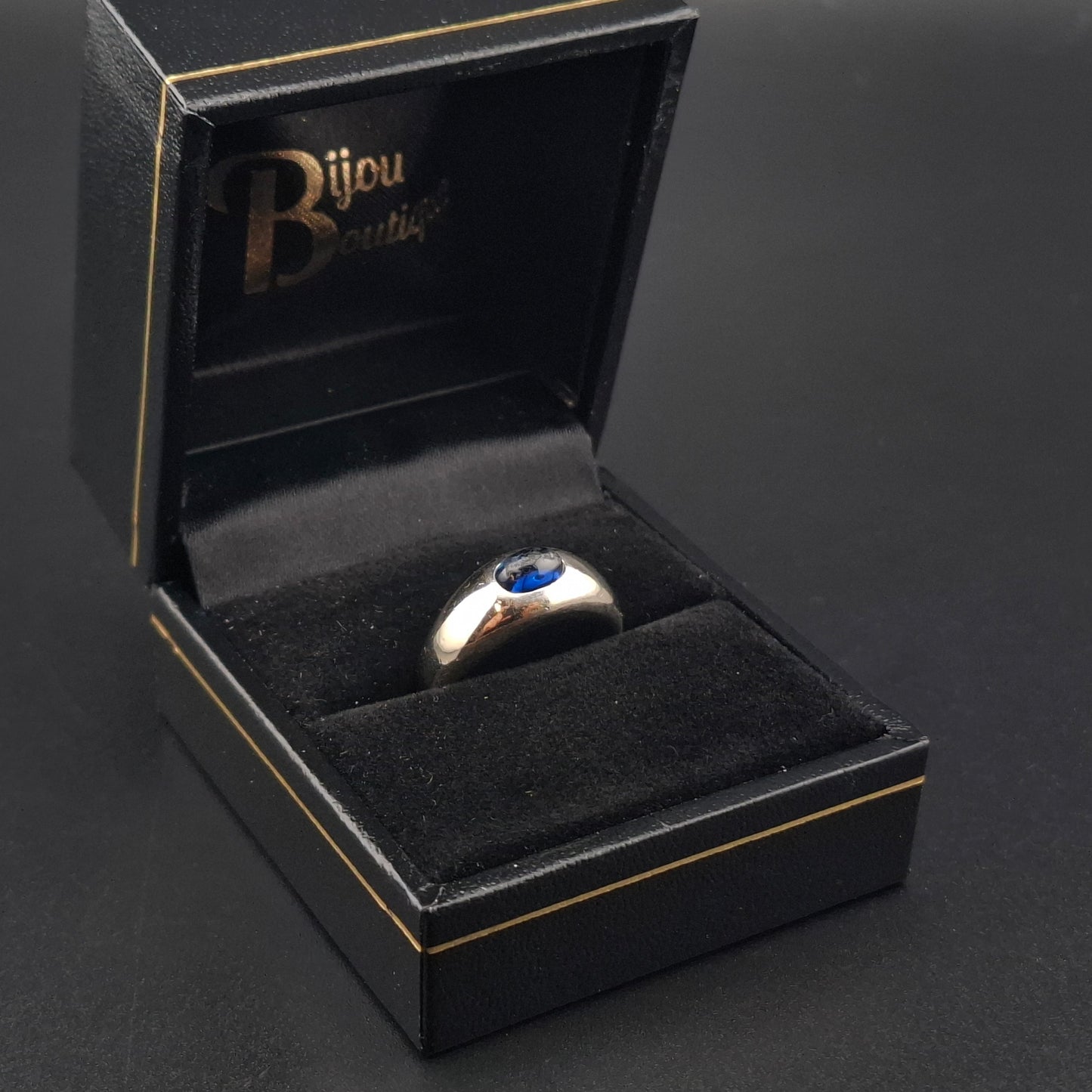 Weißgold Damenring mit Saphir Cabochon
