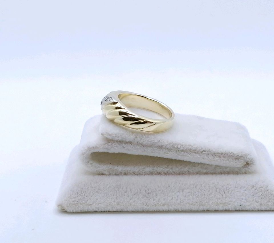 Ring Gold 585er mit Diamantsplitter