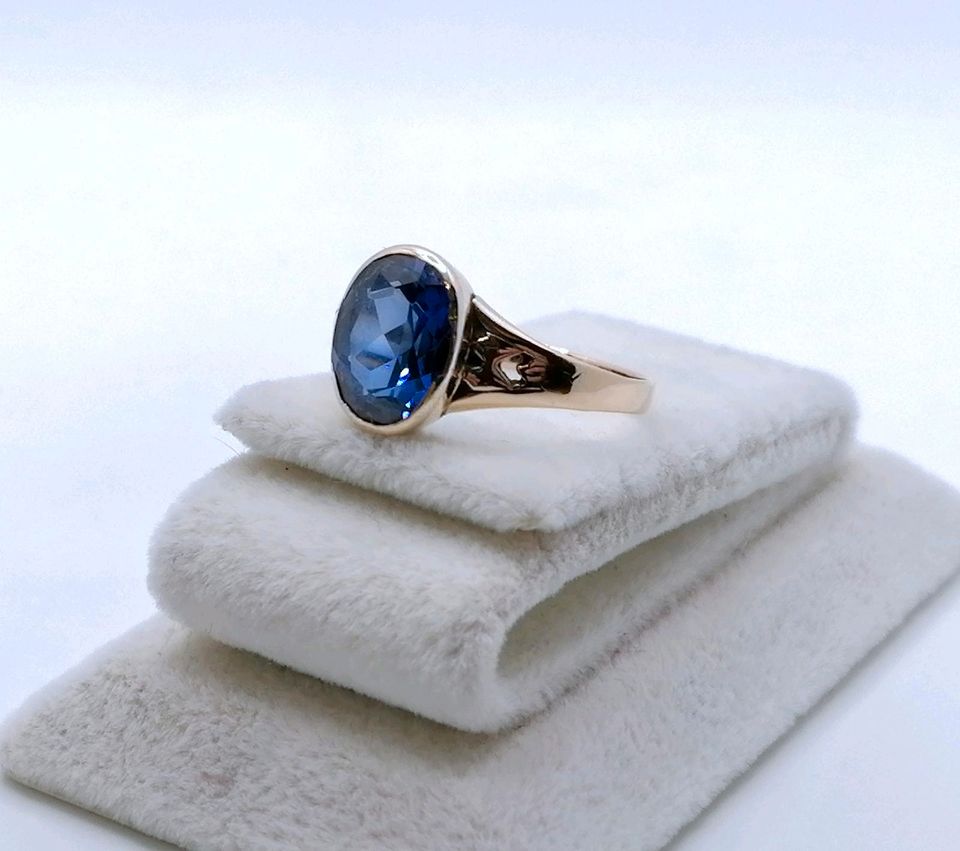 Ring Rotgold 333er mit Saphir