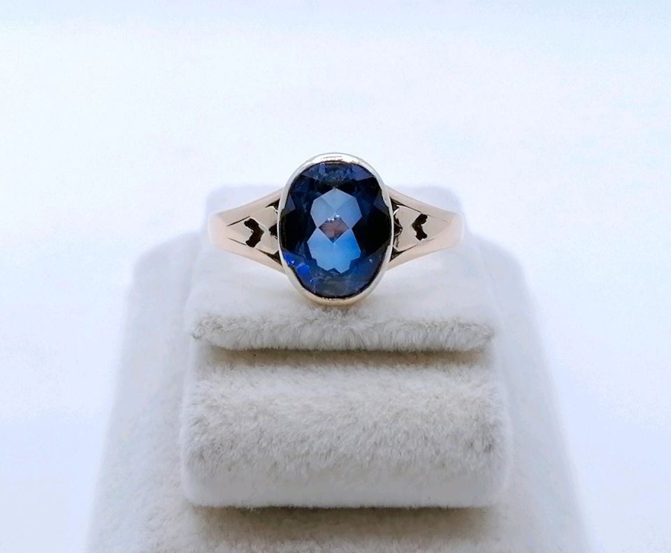 Ring Rotgold 333er mit Saphir