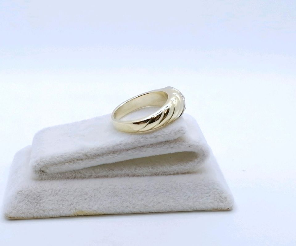 Ring Gold 585er mit Diamantsplitter